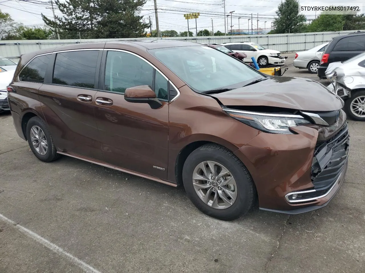 5TDYRKEC6MS017492 2021 Toyota Sienna Xle