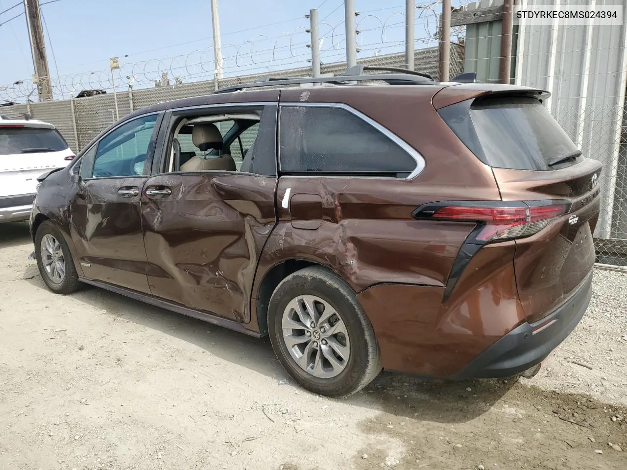 5TDYRKEC8MS024394 2021 Toyota Sienna Xle