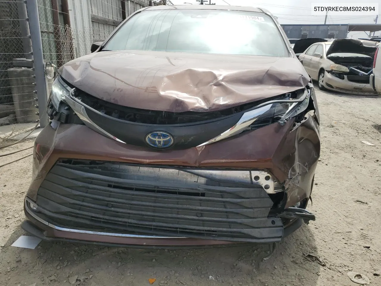 5TDYRKEC8MS024394 2021 Toyota Sienna Xle