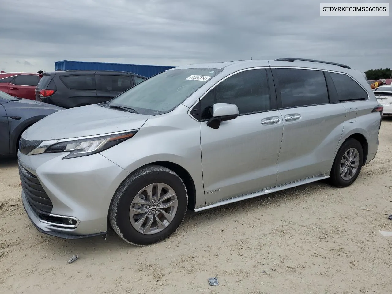 5TDYRKEC3MS060865 2021 Toyota Sienna Xle