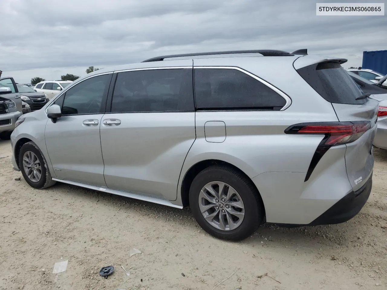 5TDYRKEC3MS060865 2021 Toyota Sienna Xle