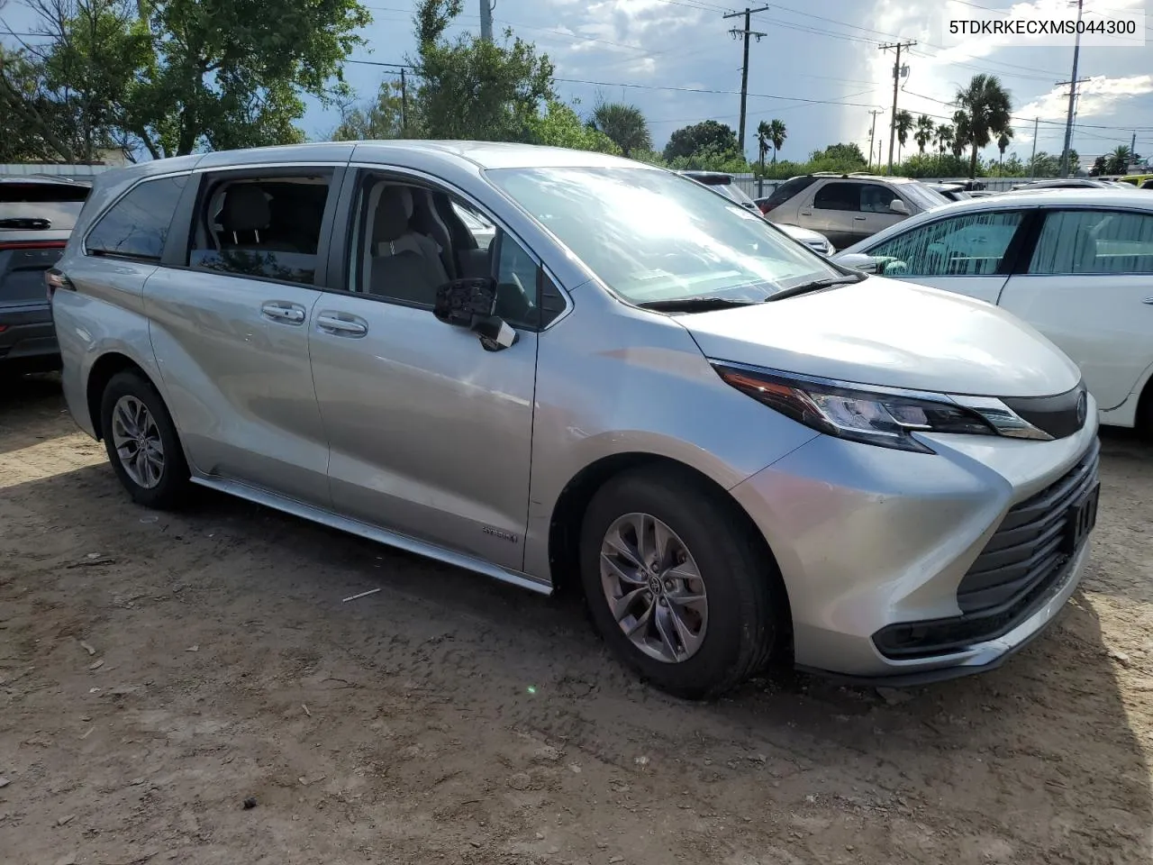 2021 Toyota Sienna Le VIN: 5TDKRKECXMS044300 Lot: 74360034