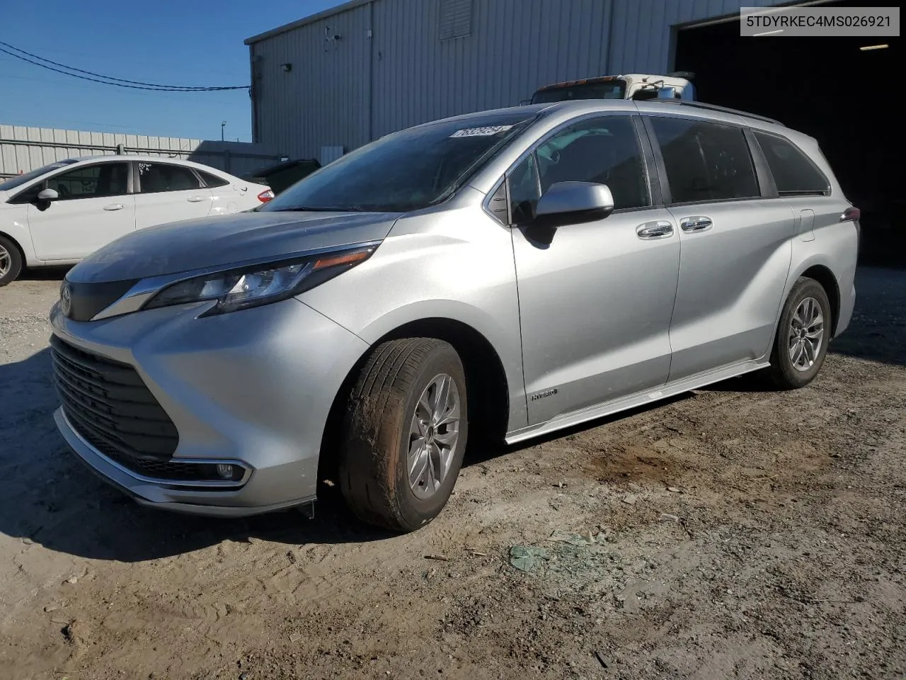 5TDYRKEC4MS026921 2021 Toyota Sienna Xle