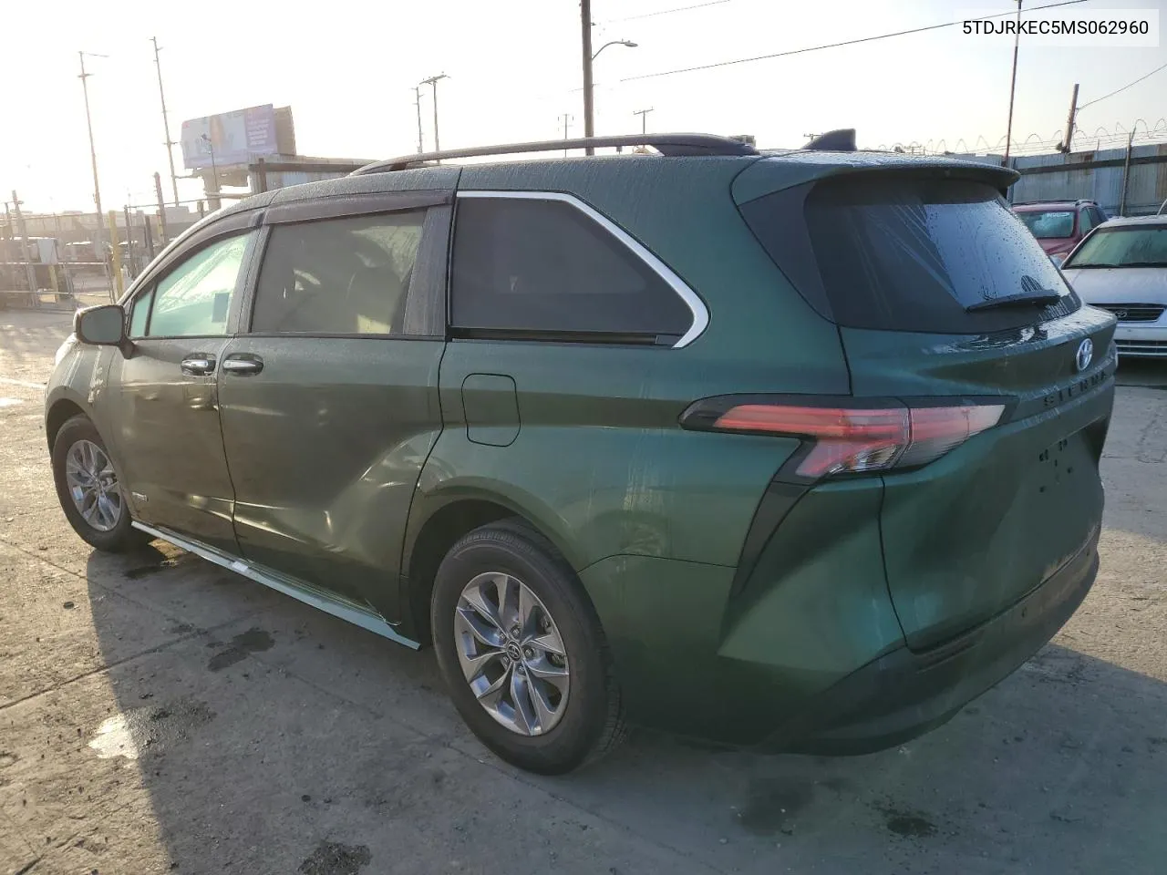 5TDJRKEC5MS062960 2021 Toyota Sienna Xle