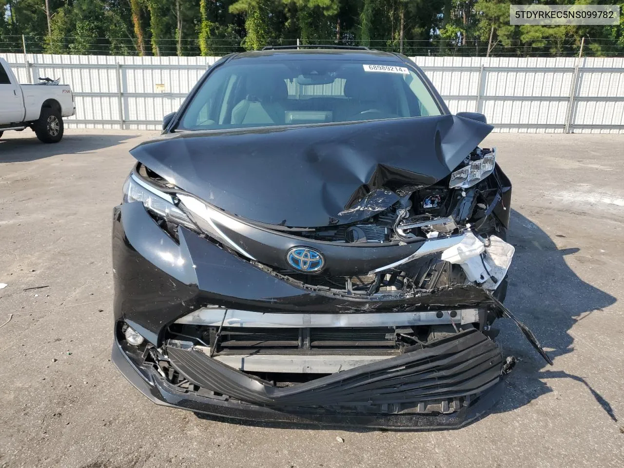 5TDYRKEC5NS099782 2022 Toyota Sienna Xle