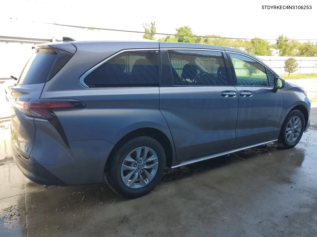 5TDYRKEC4NS106253 2022 Toyota Sienna Xle