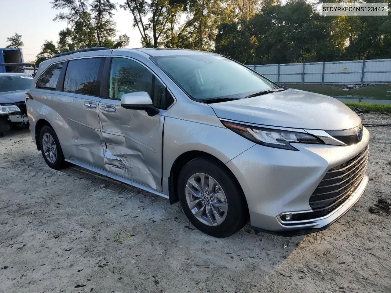 5TDYRKEC4NS123442 2022 Toyota Sienna Xle