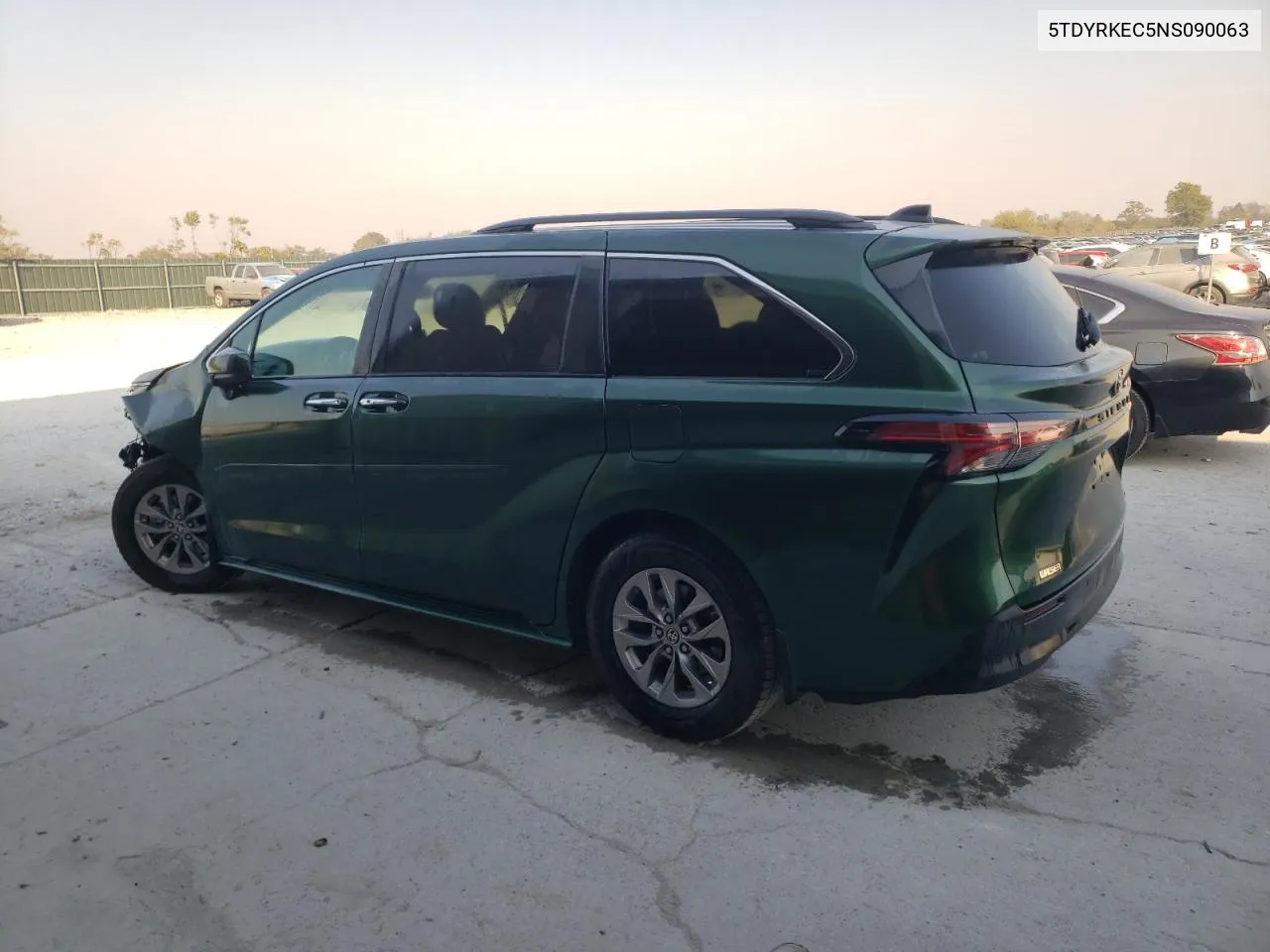 5TDYRKEC5NS090063 2022 Toyota Sienna Xle