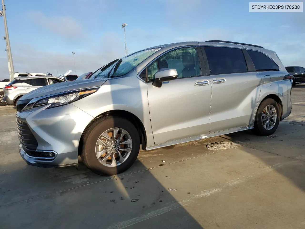 5TDYRKEC3PS178208 2023 Toyota Sienna Xle