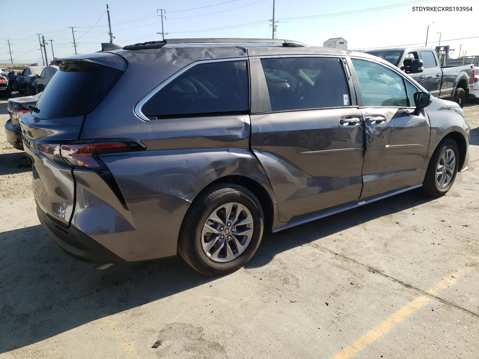 5TDYRKECXRS193954 2024 Toyota Sienna Xle