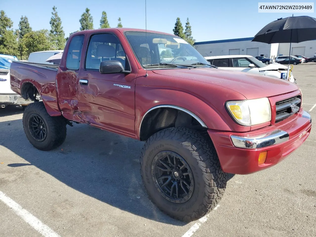 1998 Toyota Tacoma Xtracab VIN: 4TAWN72N2WZ039489 Lot: 79747884