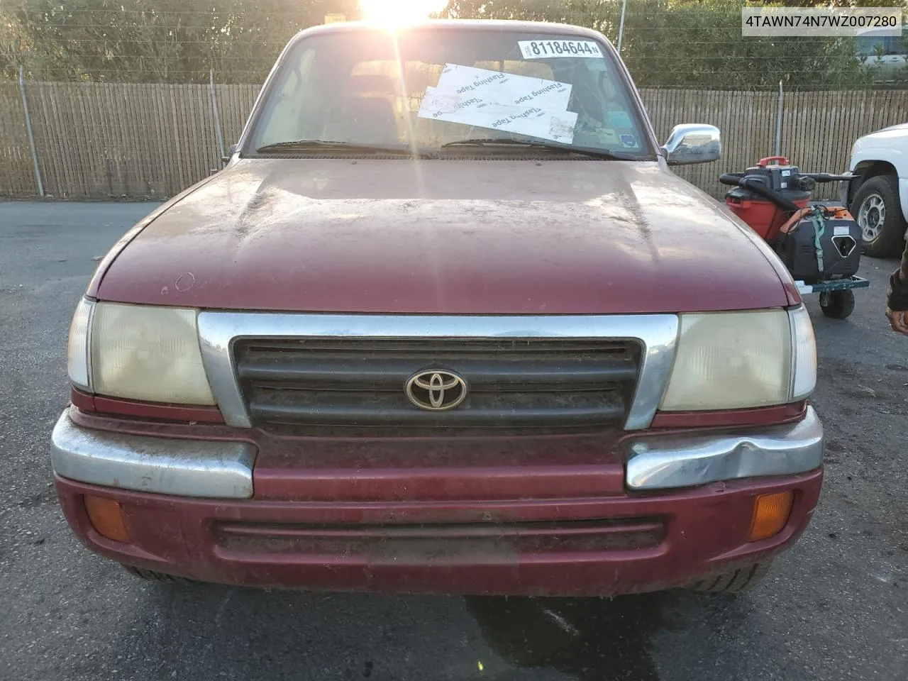 1998 Toyota Tacoma Xtracab Limited VIN: 4TAWN74N7WZ007280 Lot: 81184644