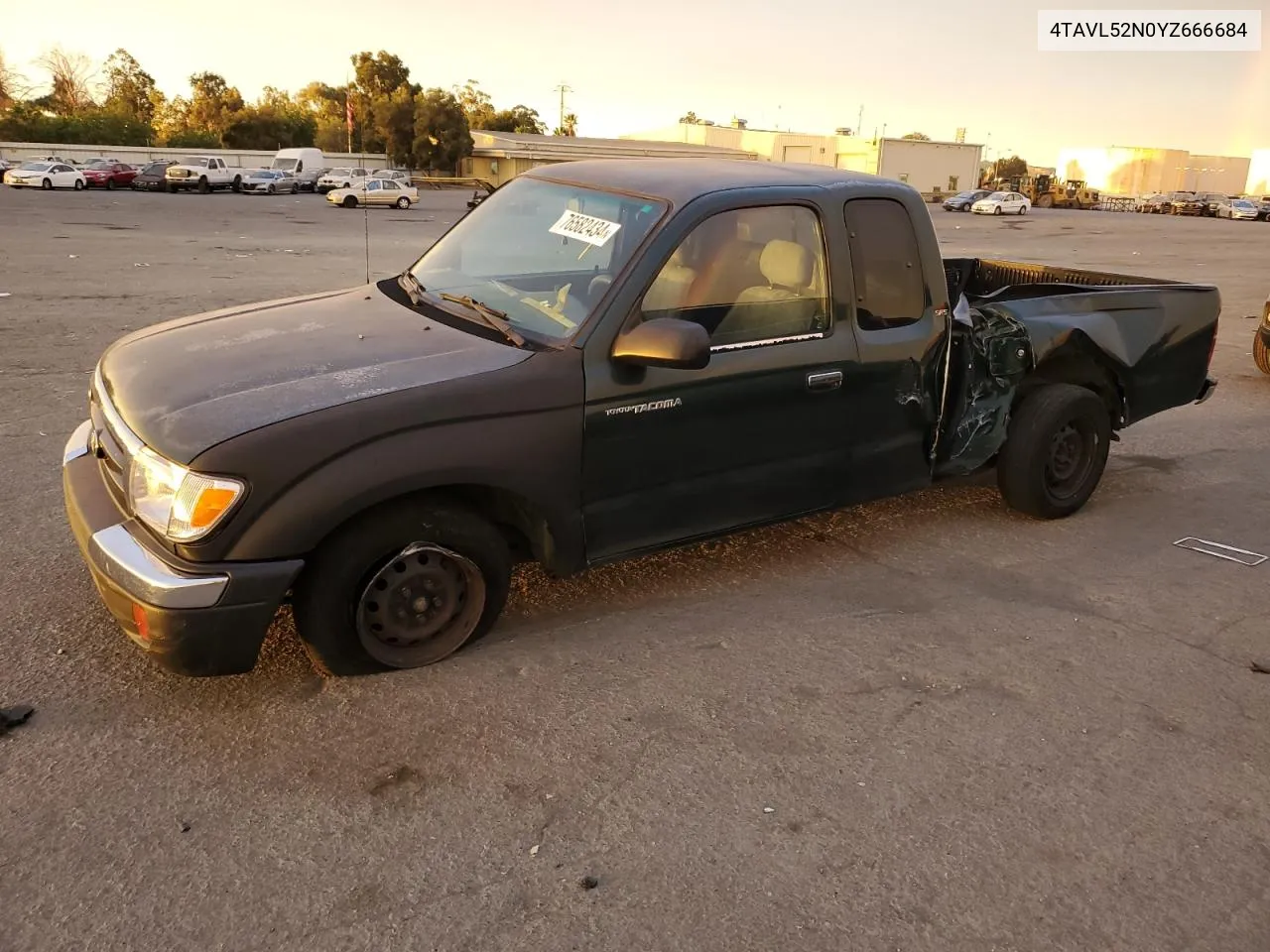 2000 Toyota Tacoma Xtracab VIN: 4TAVL52N0YZ666684 Lot: 76582434