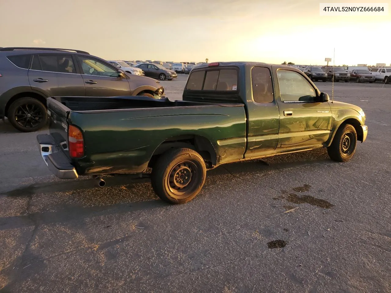 2000 Toyota Tacoma Xtracab VIN: 4TAVL52N0YZ666684 Lot: 76582434