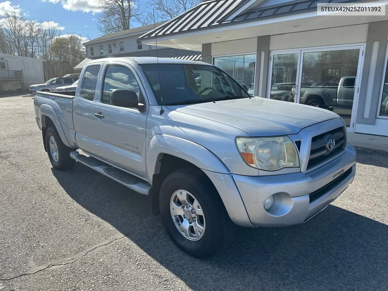 2005 Toyota Tacoma Access Cab VIN: 5TEUX42N25Z011392 Lot: 80701104