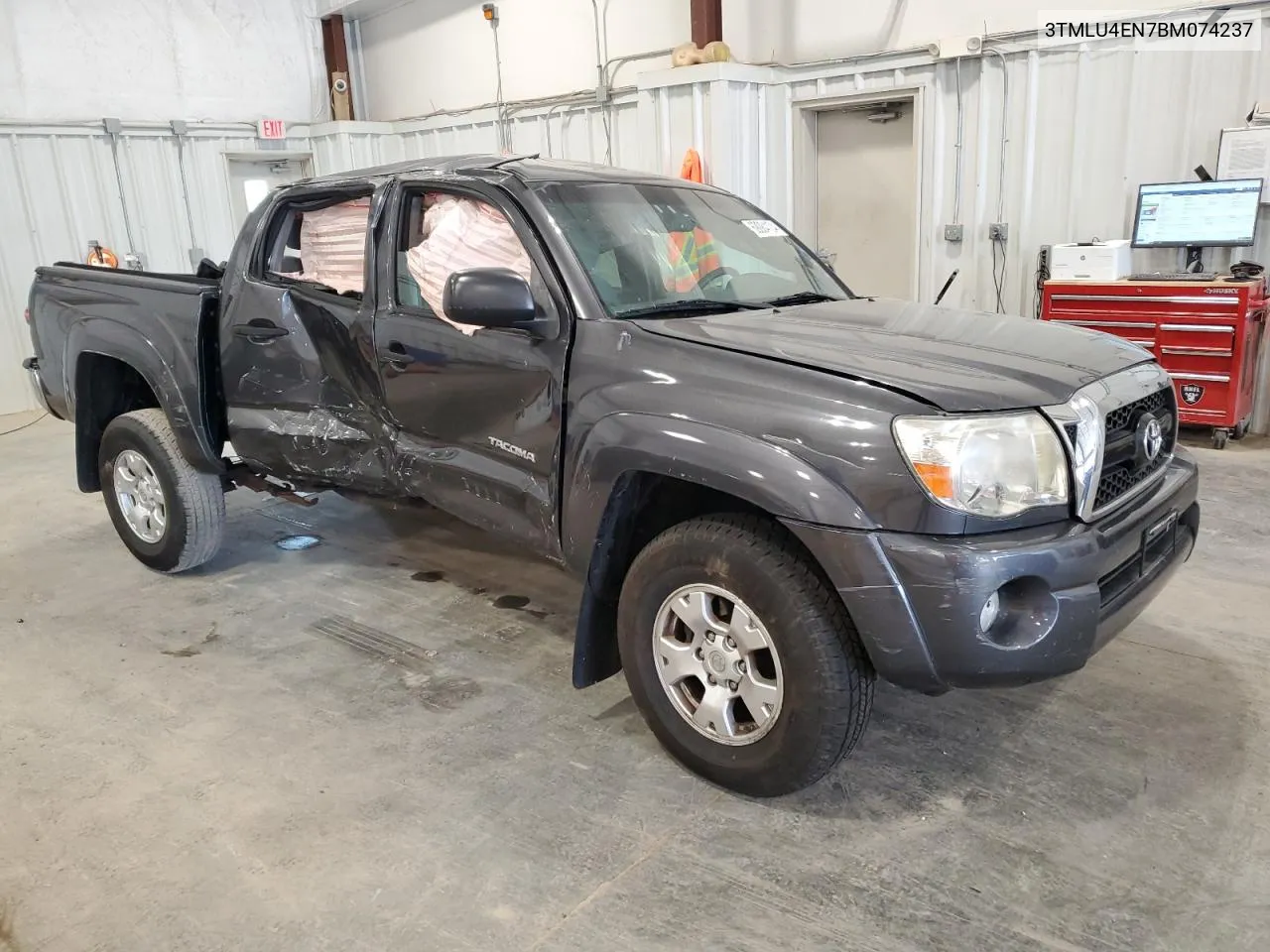 2011 Toyota Tacoma Double Cab VIN: 3TMLU4EN7BM074237 Lot: 69084104