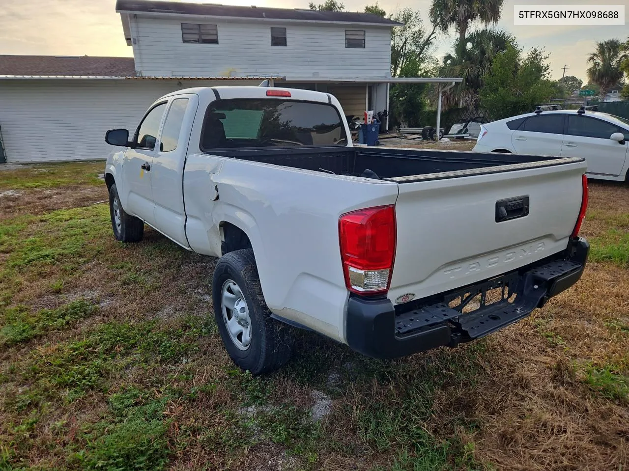 5TFRX5GN7HX098688 2017 Toyota Tacoma Access Cab