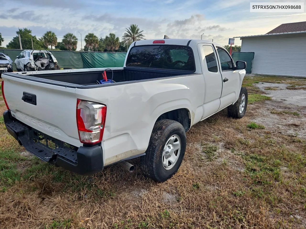 2017 Toyota Tacoma Access Cab VIN: 5TFRX5GN7HX098688 Lot: 73273904