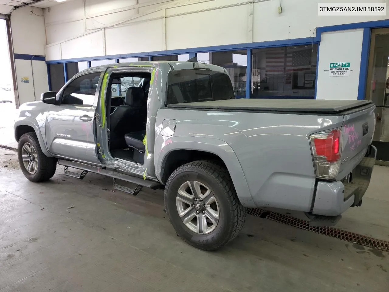 3TMGZ5AN2JM158592 2018 Toyota Tacoma Double Cab