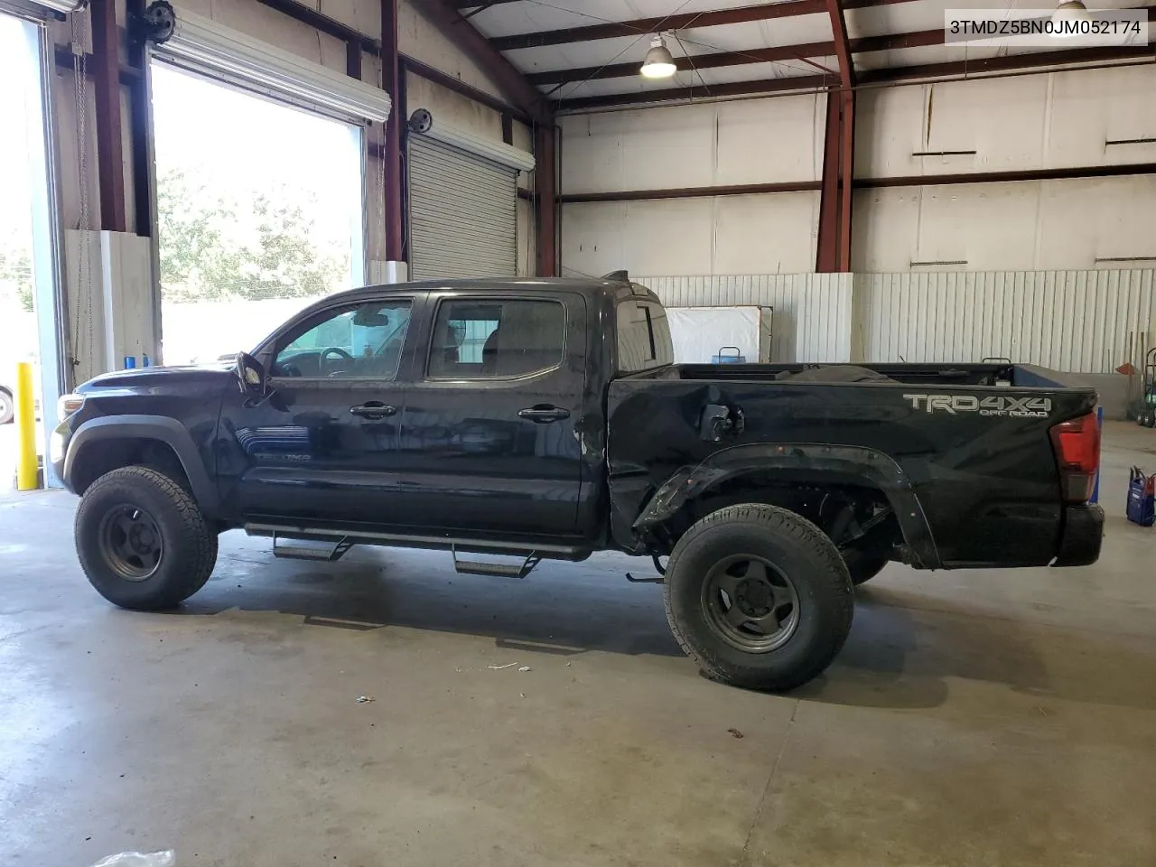 3TMDZ5BN0JM052174 2018 Toyota Tacoma Double Cab