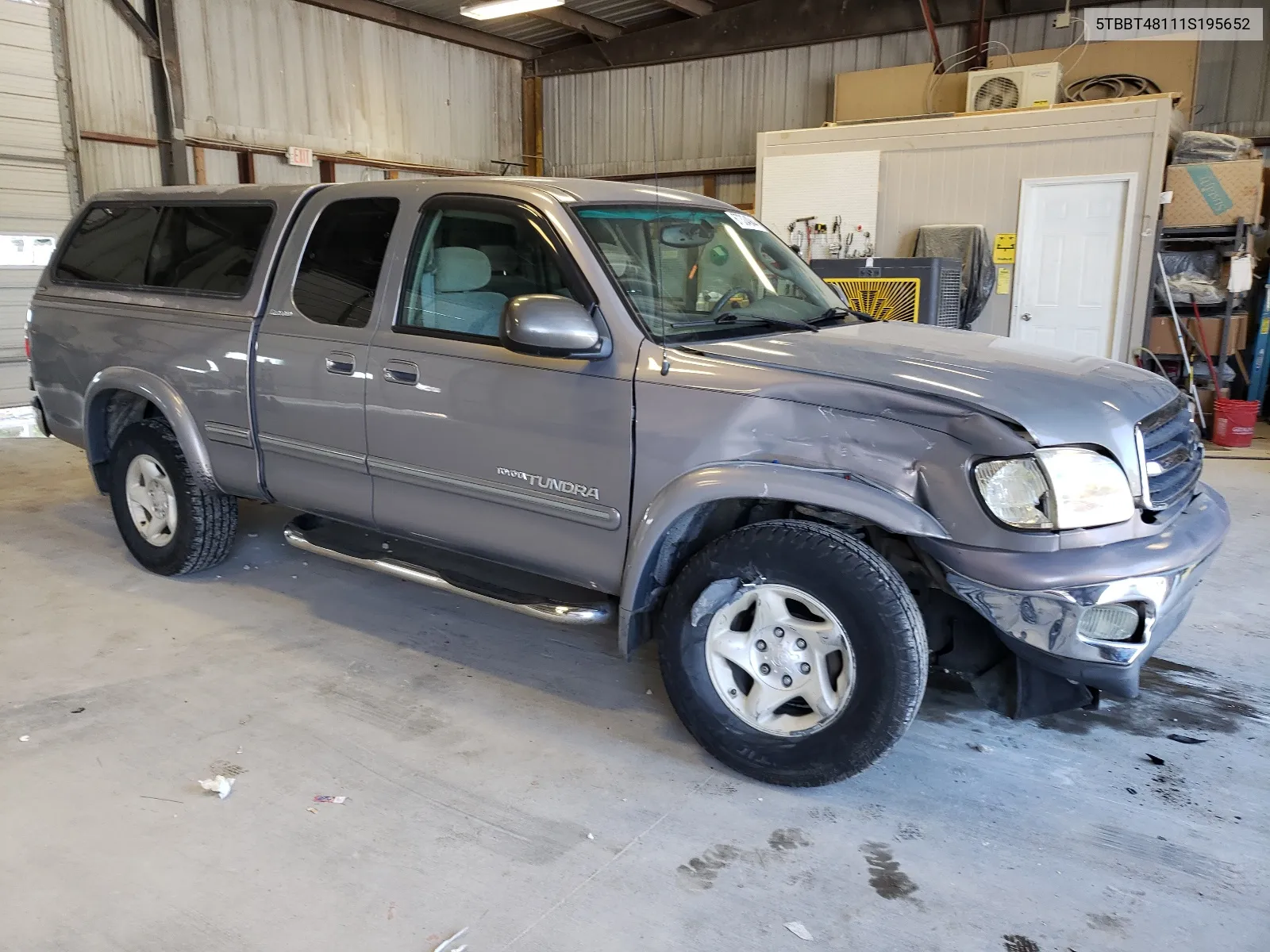 2001 Toyota Tundra Access Cab Limited VIN: 5TBBT48111S195652 Lot: 67334944