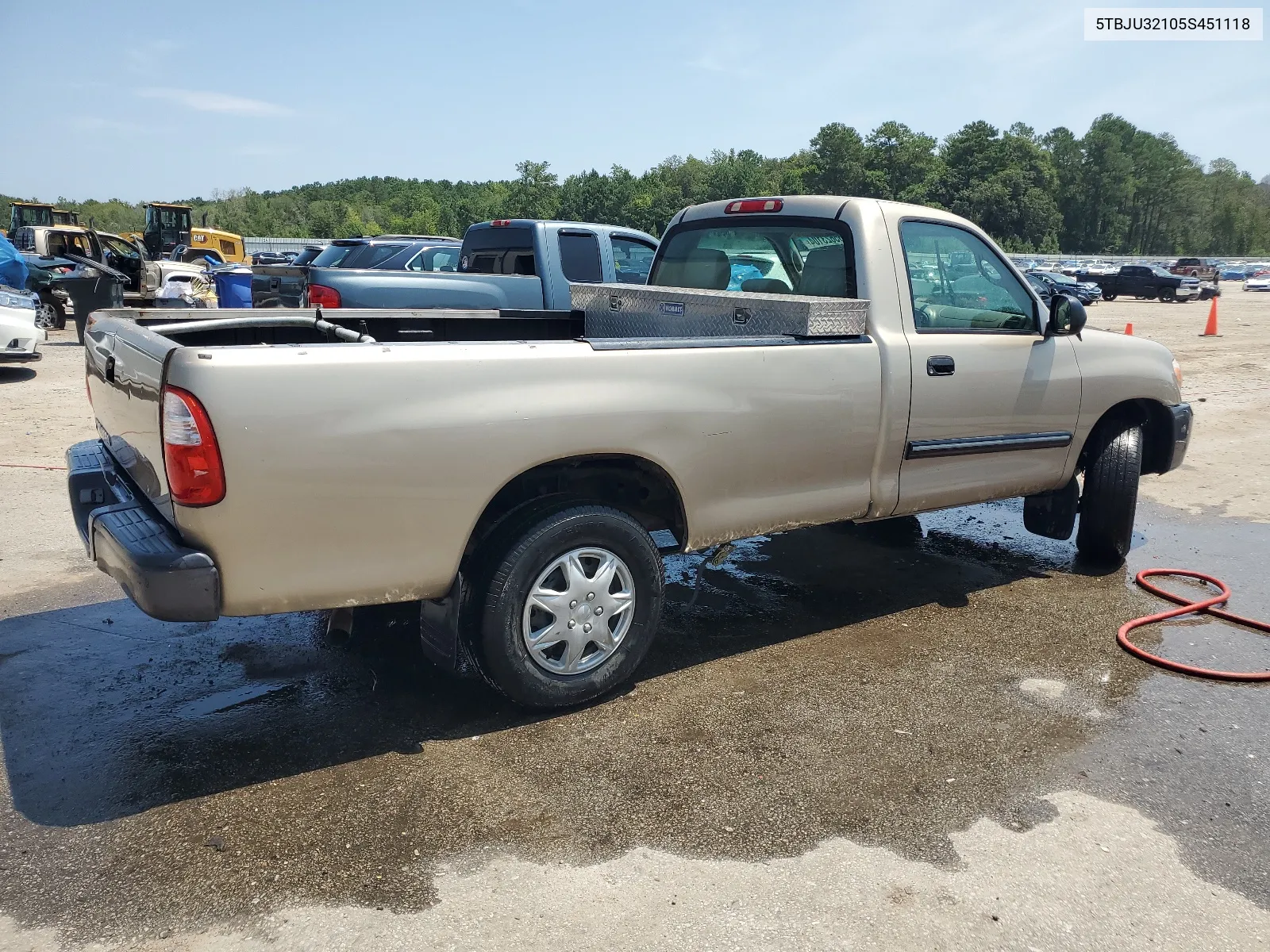 2005 Toyota Tundra VIN: 5TBJU32105S451118 Lot: 65623104