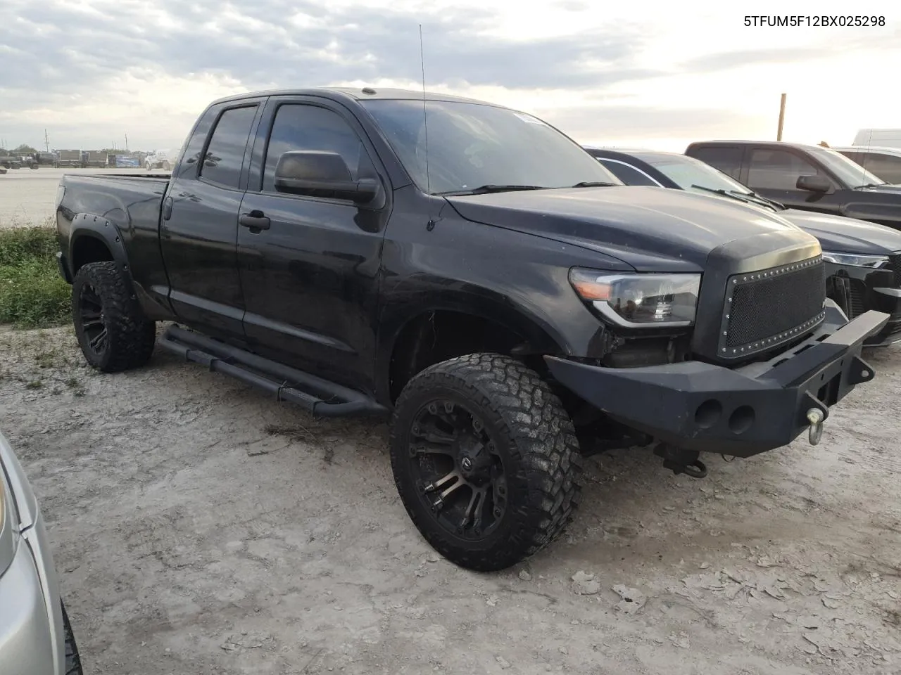 5TFUM5F12BX025298 2011 Toyota Tundra Double Cab Sr5