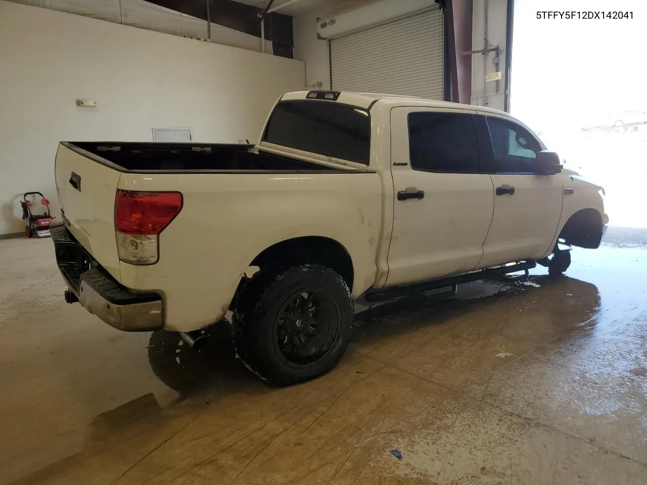 2013 Toyota Tundra Crewmax Limited VIN: 5TFFY5F12DX142041 Lot: 76142964