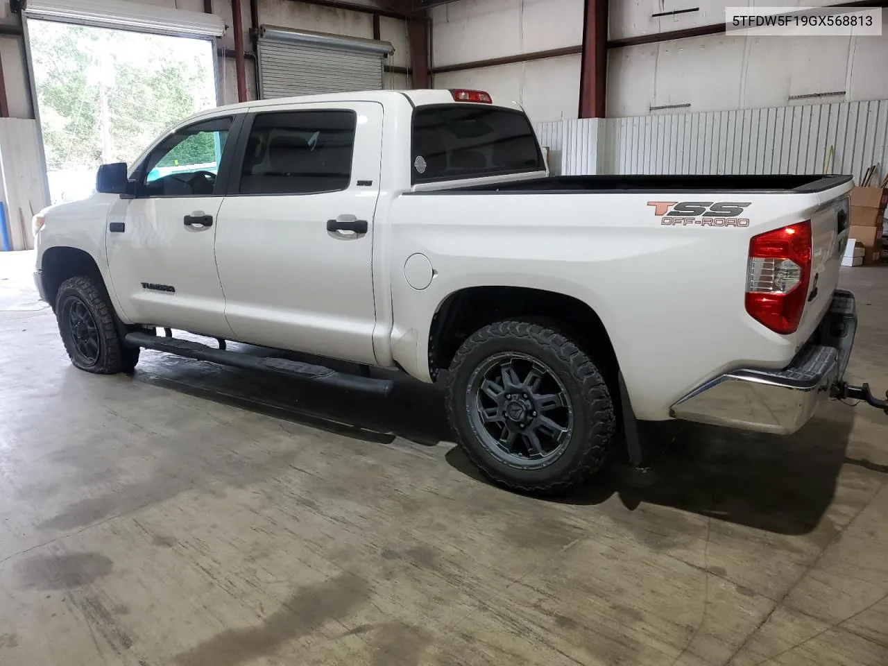 5TFDW5F19GX568813 2016 Toyota Tundra Crewmax Sr5