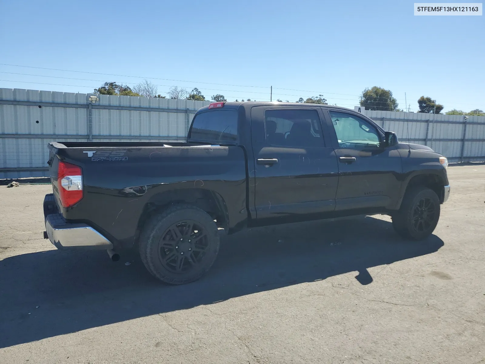 5TFEM5F13HX121163 2017 Toyota Tundra Crewmax Sr5