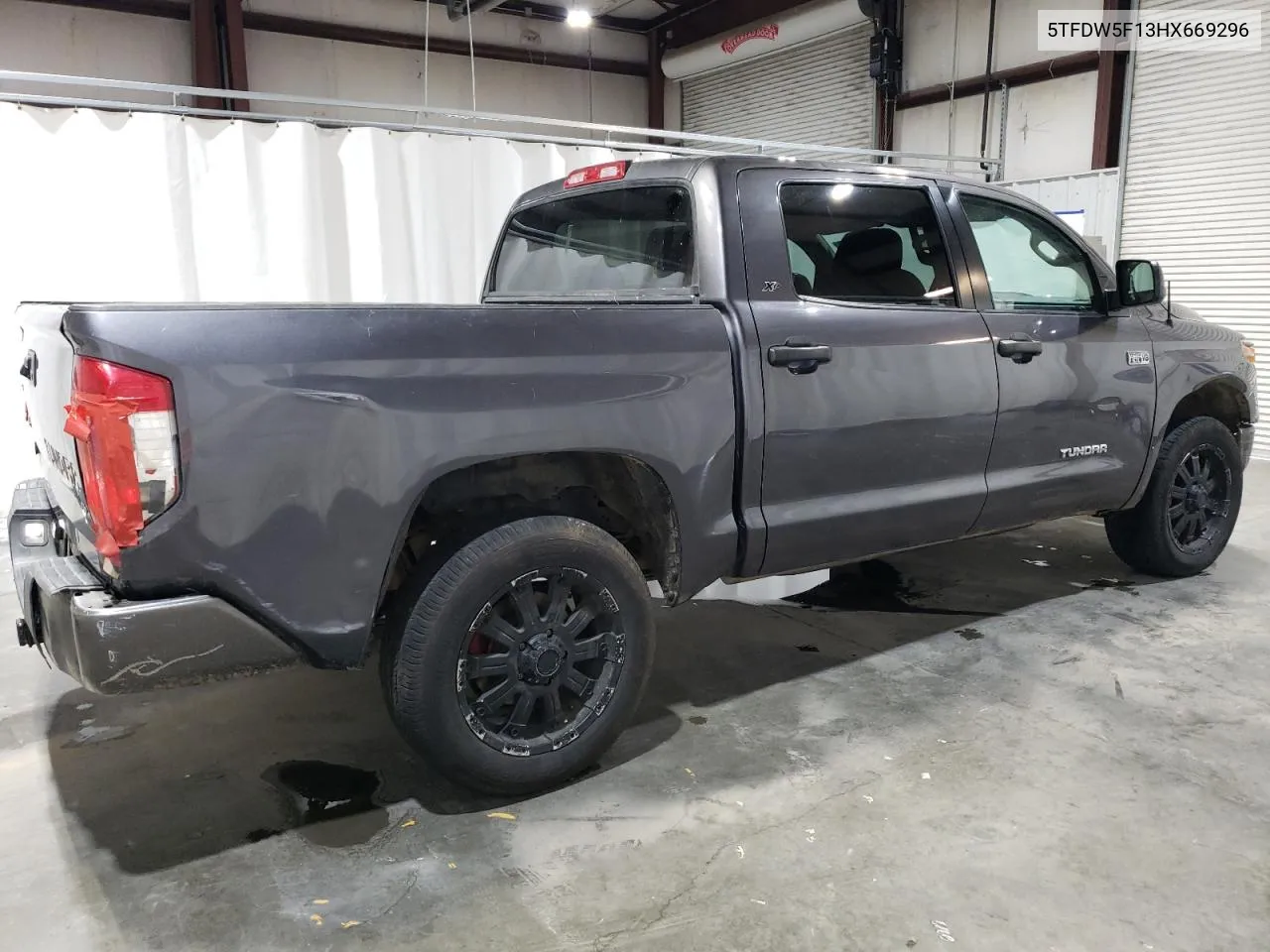 5TFDW5F13HX669296 2017 Toyota Tundra Crewmax Sr5