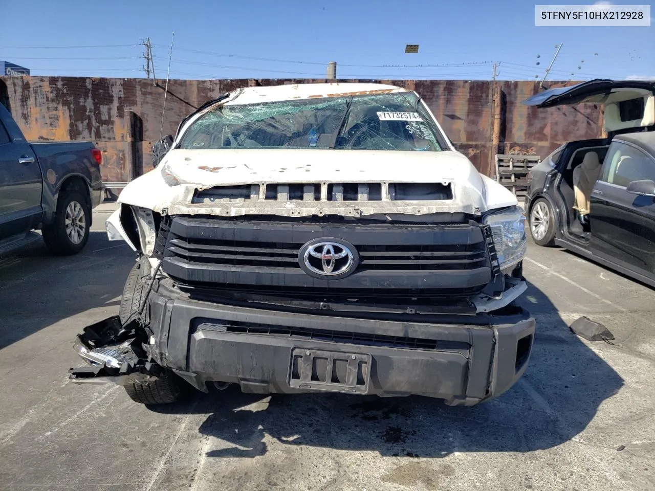 2017 Toyota Tundra Sr VIN: 5TFNY5F10HX212928 Lot: 71732574