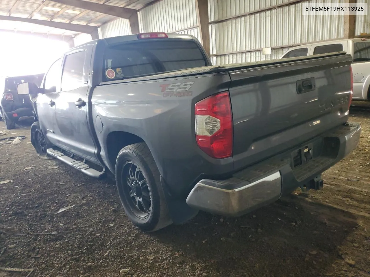 5TFEM5F19HX113925 2017 Toyota Tundra Crewmax Sr5