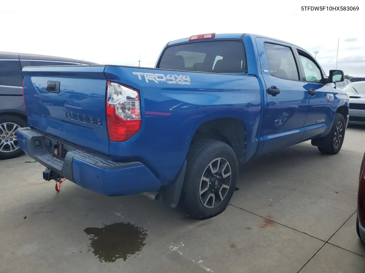 5TFDW5F10HX583069 2017 Toyota Tundra Crewmax Sr5