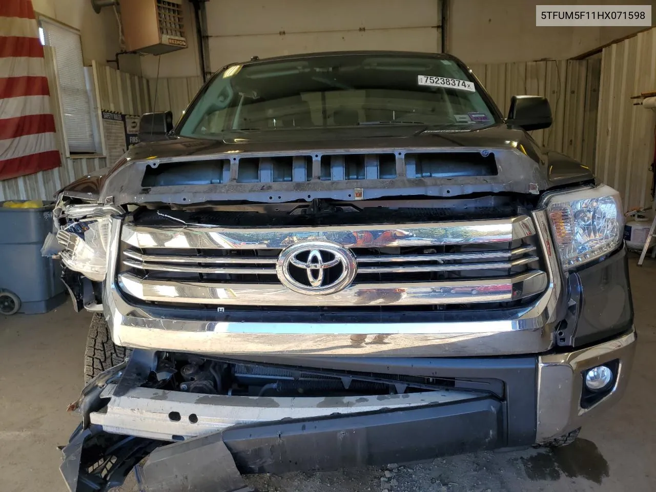 5TFUM5F11HX071598 2017 Toyota Tundra Double Cab Sr