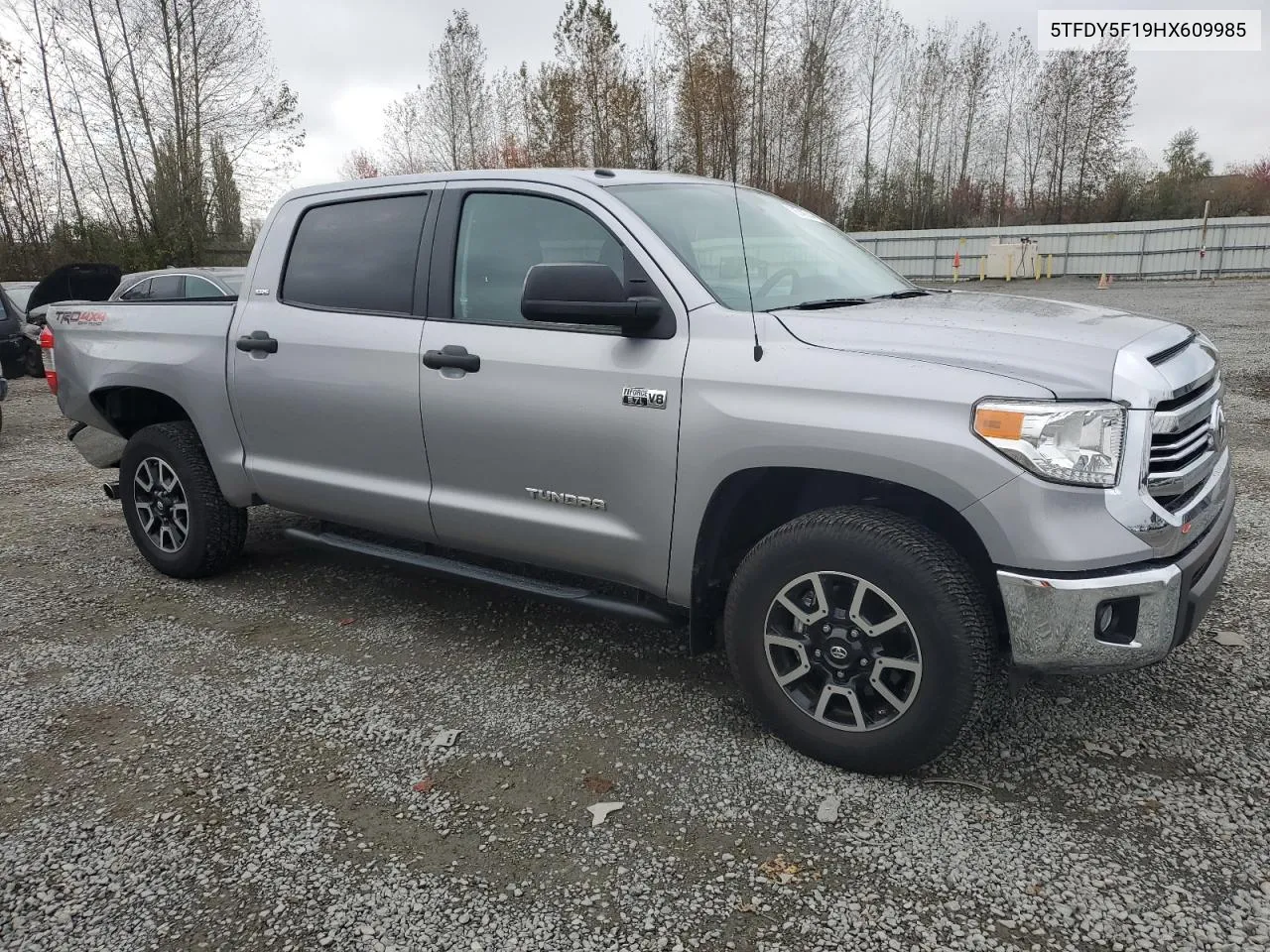 5TFDY5F19HX609985 2017 Toyota Tundra Crewmax Sr5