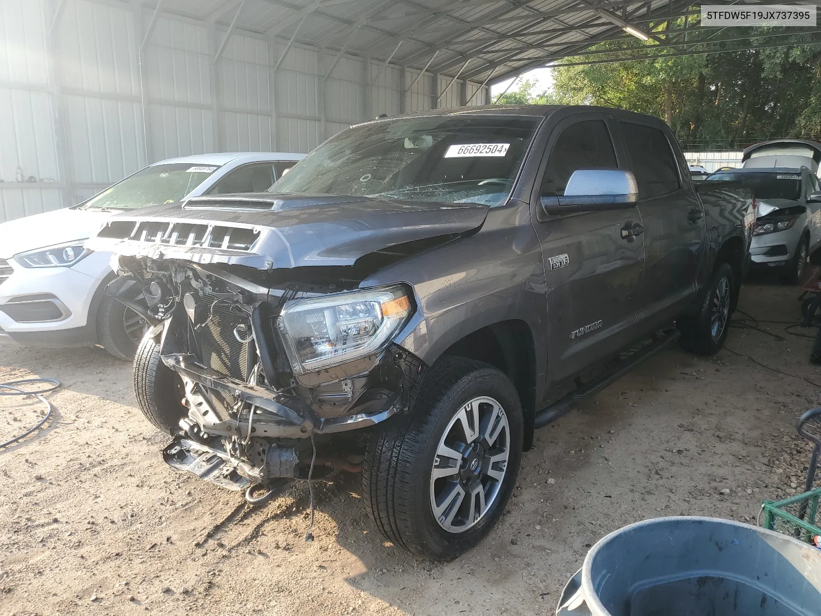 5TFDW5F19JX737395 2018 Toyota Tundra Crewmax Sr5