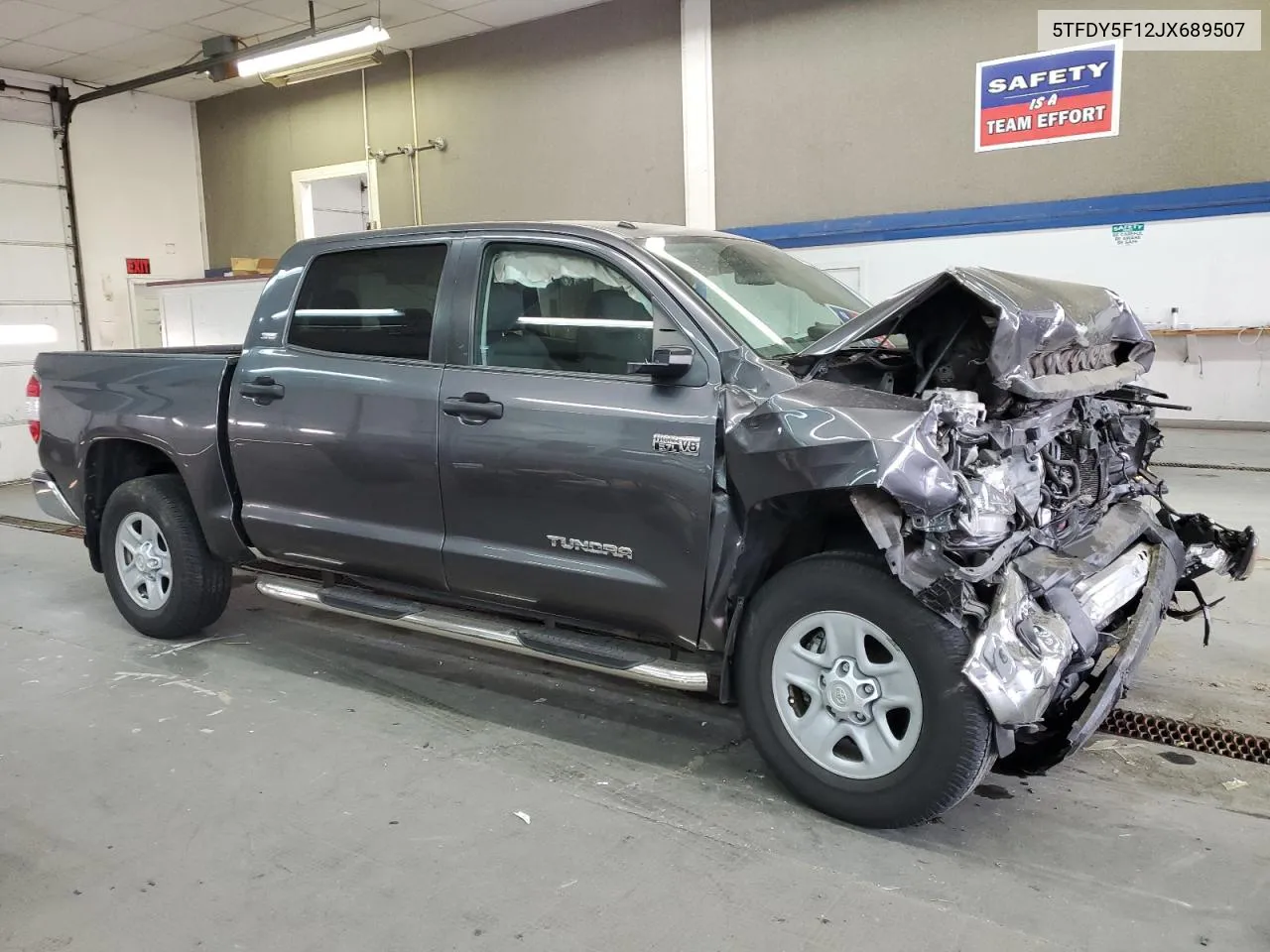 5TFDY5F12JX689507 2018 Toyota Tundra Crewmax Sr5