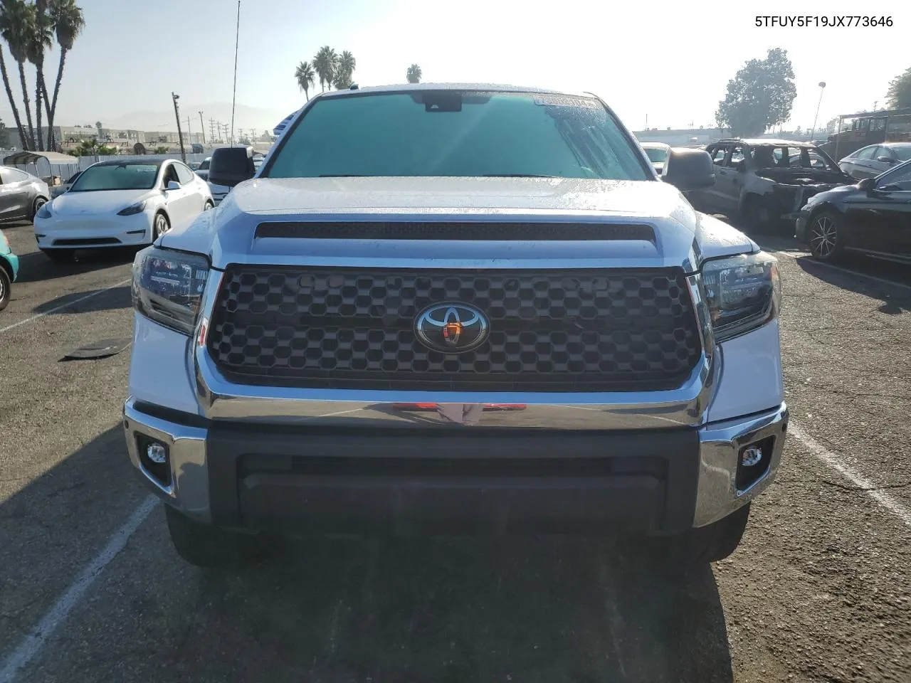 5TFUY5F19JX773646 2018 Toyota Tundra Double Cab Sr