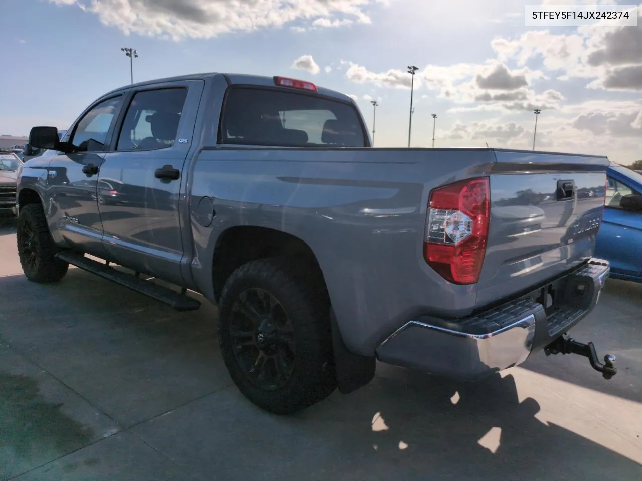 5TFEY5F14JX242374 2018 Toyota Tundra Crewmax Sr5