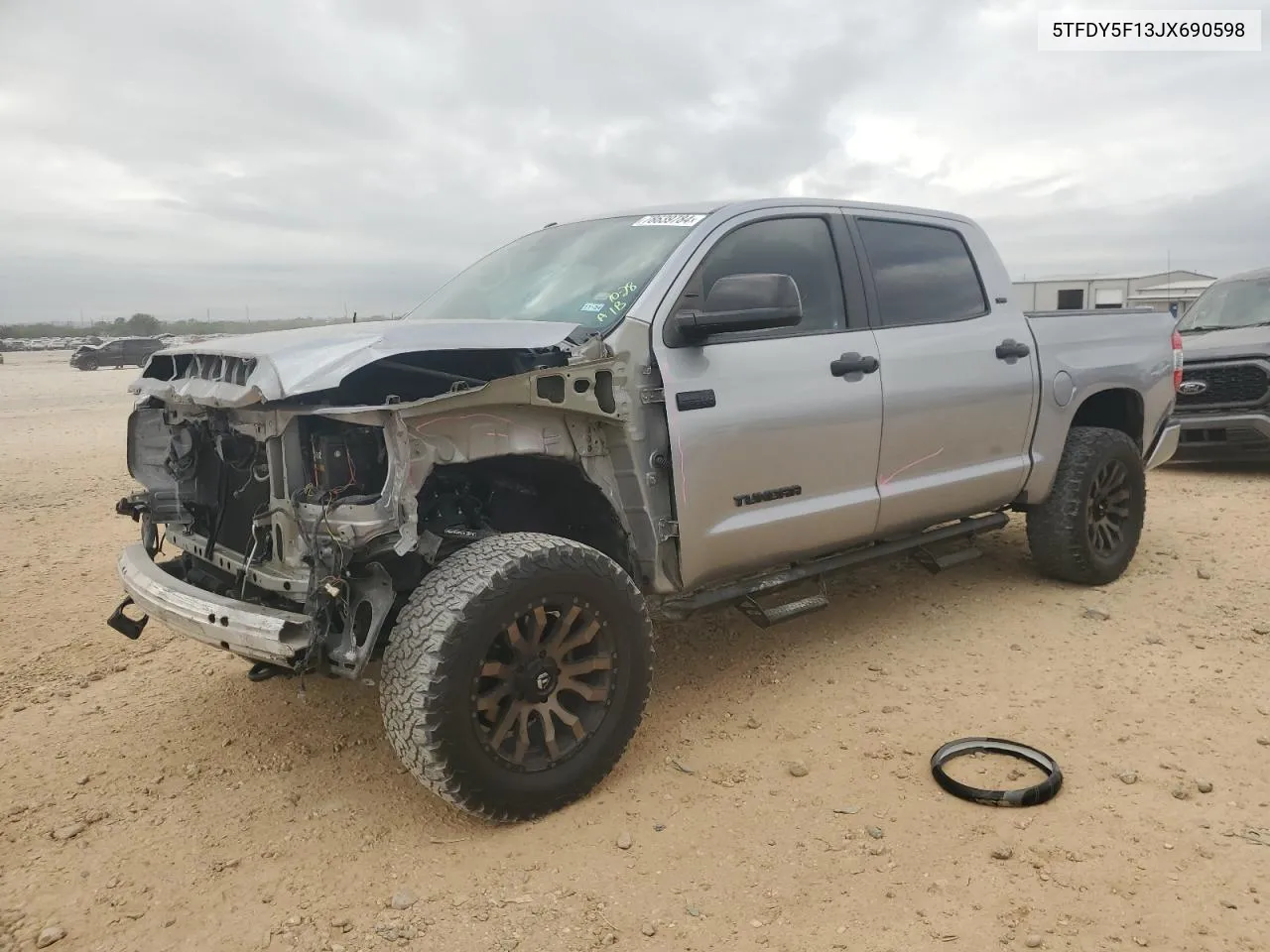 5TFDY5F13JX690598 2018 Toyota Tundra Crewmax Sr5