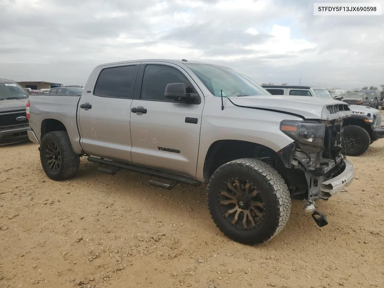 5TFDY5F13JX690598 2018 Toyota Tundra Crewmax Sr5