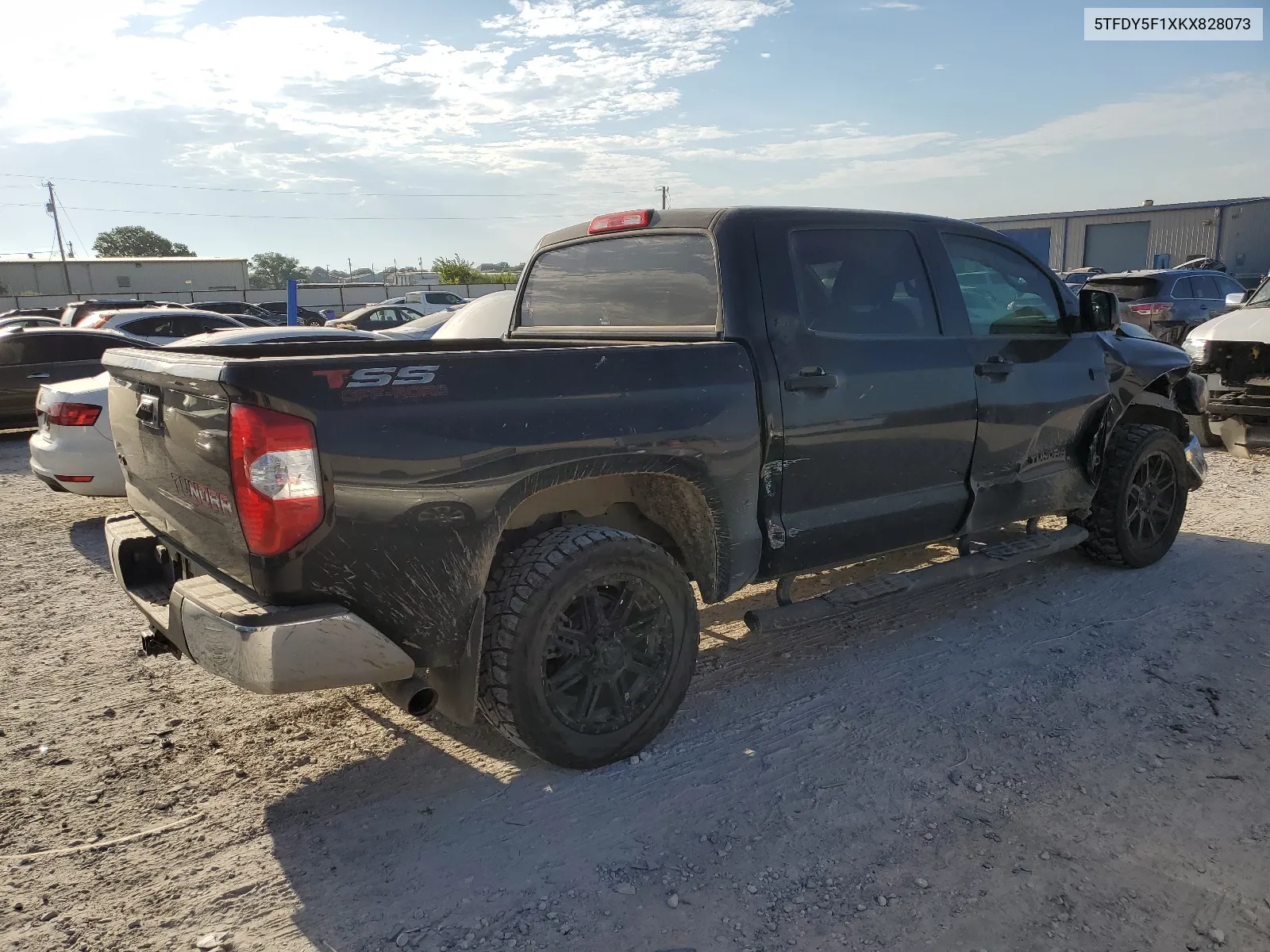 5TFDY5F1XKX828073 2019 Toyota Tundra Crewmax Sr5