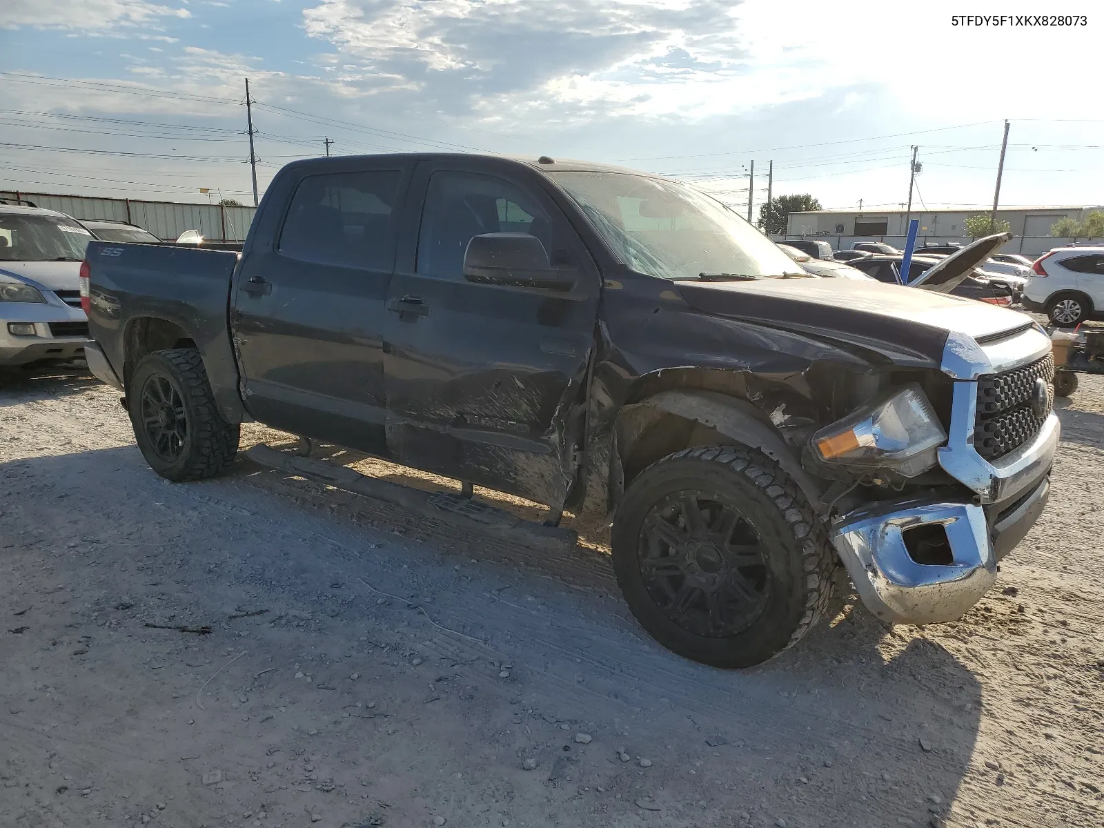 5TFDY5F1XKX828073 2019 Toyota Tundra Crewmax Sr5