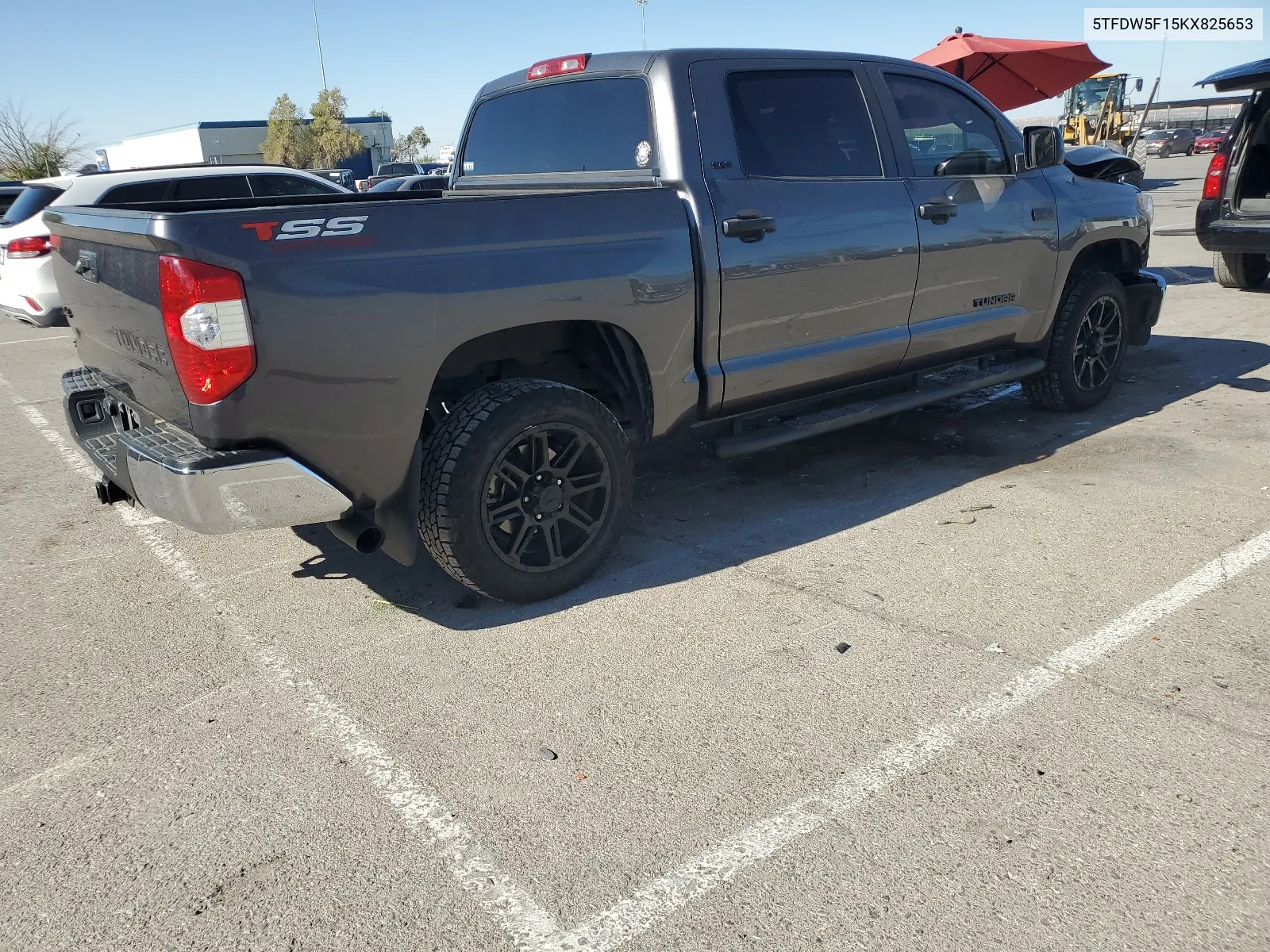 5TFDW5F15KX825653 2019 Toyota Tundra Crewmax Sr5