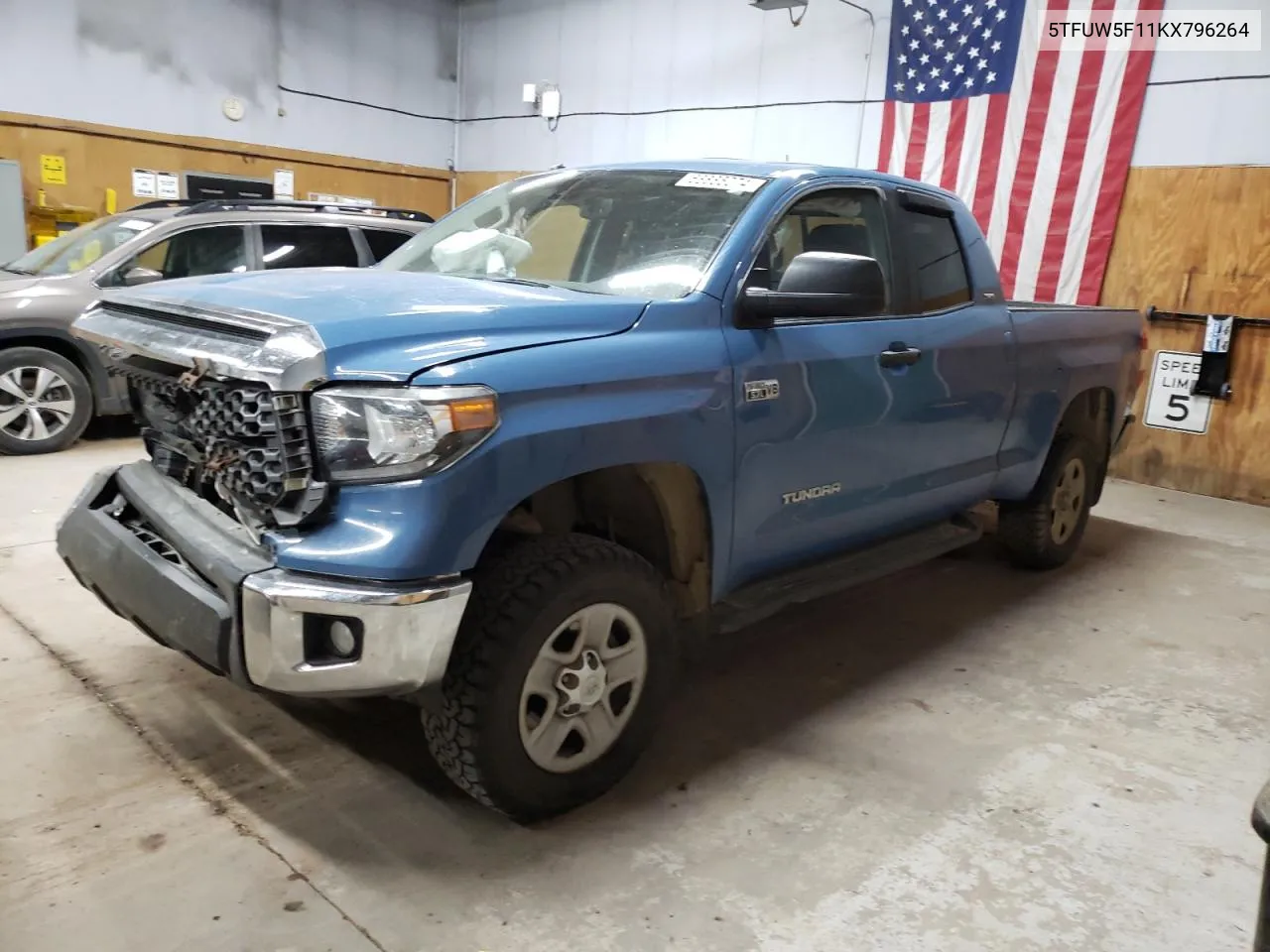 5TFUW5F11KX796264 2019 Toyota Tundra Double Cab Sr