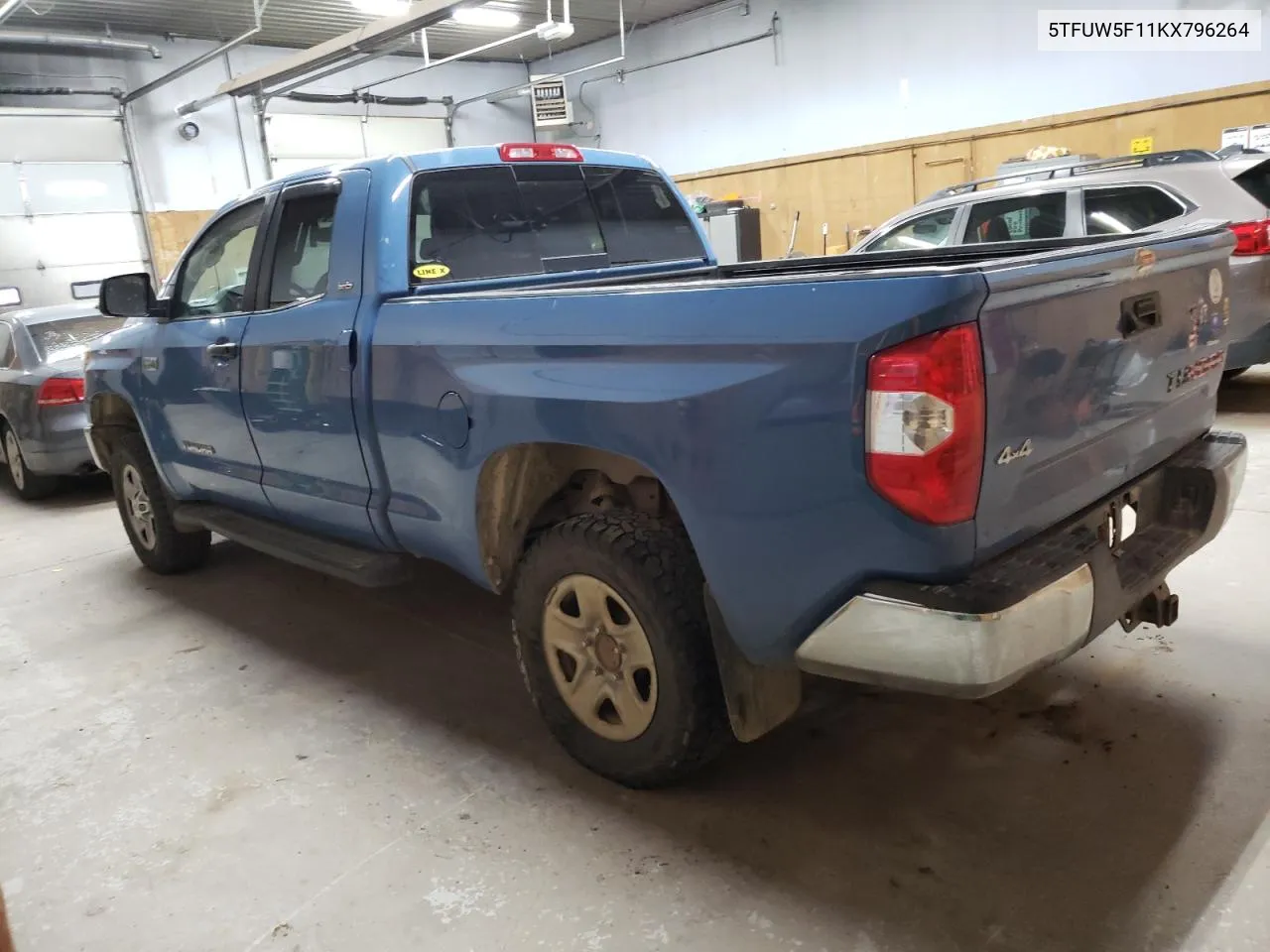 5TFUW5F11KX796264 2019 Toyota Tundra Double Cab Sr