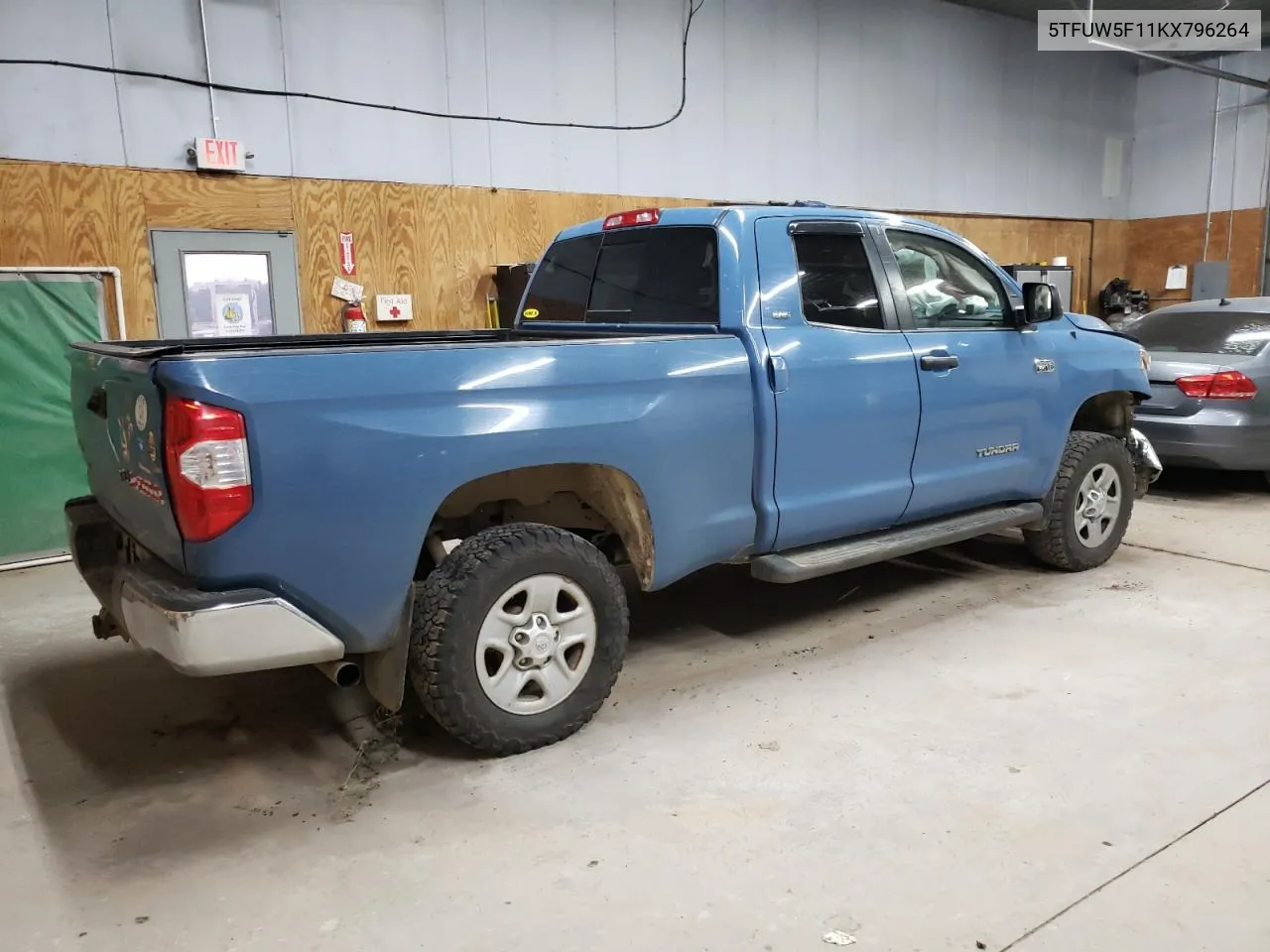 5TFUW5F11KX796264 2019 Toyota Tundra Double Cab Sr