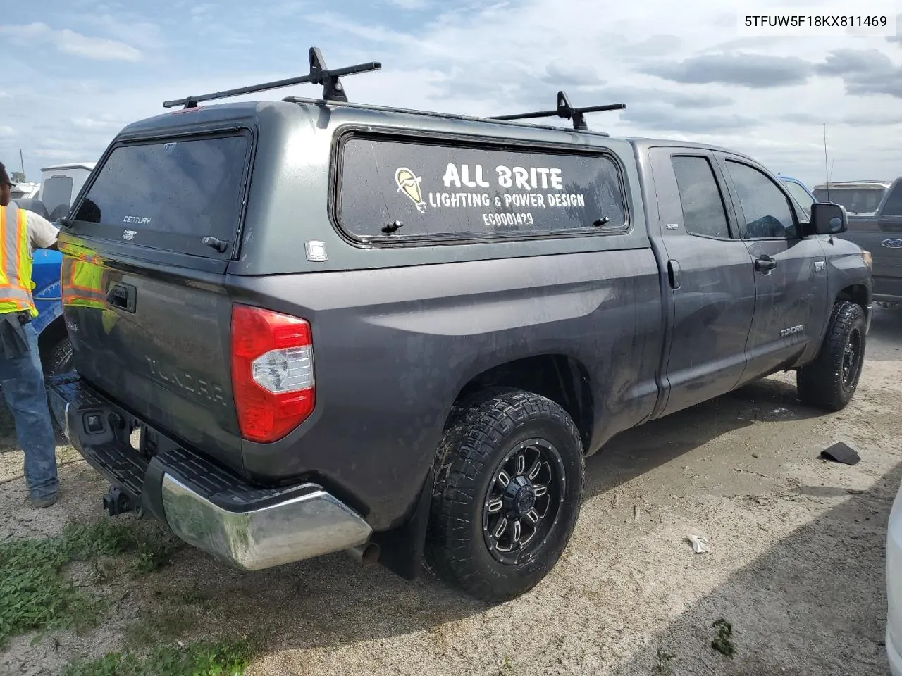 2019 Toyota Tundra Double Cab Sr VIN: 5TFUW5F18KX811469 Lot: 74592454