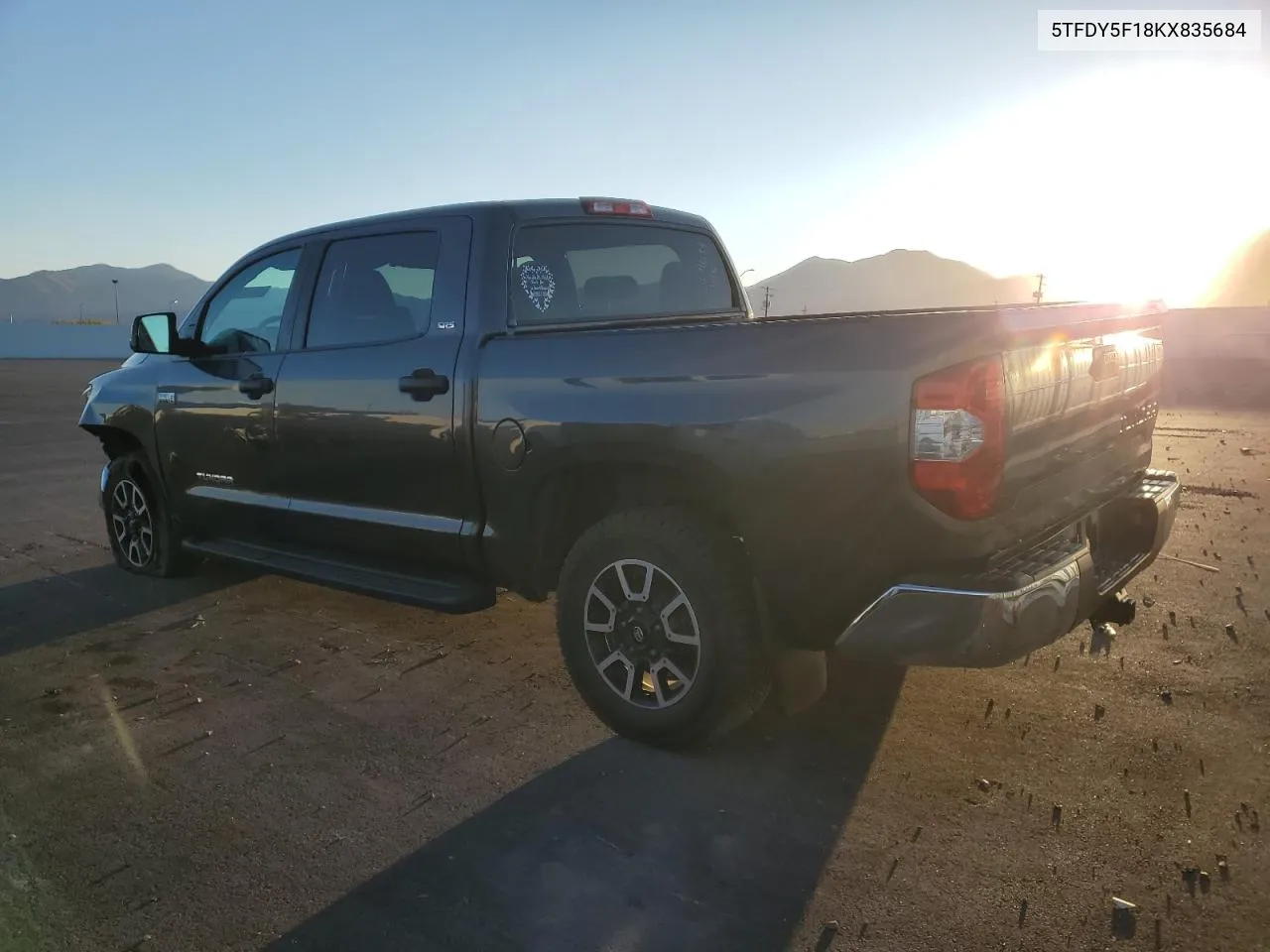 5TFDY5F18KX835684 2019 Toyota Tundra Crewmax Sr5